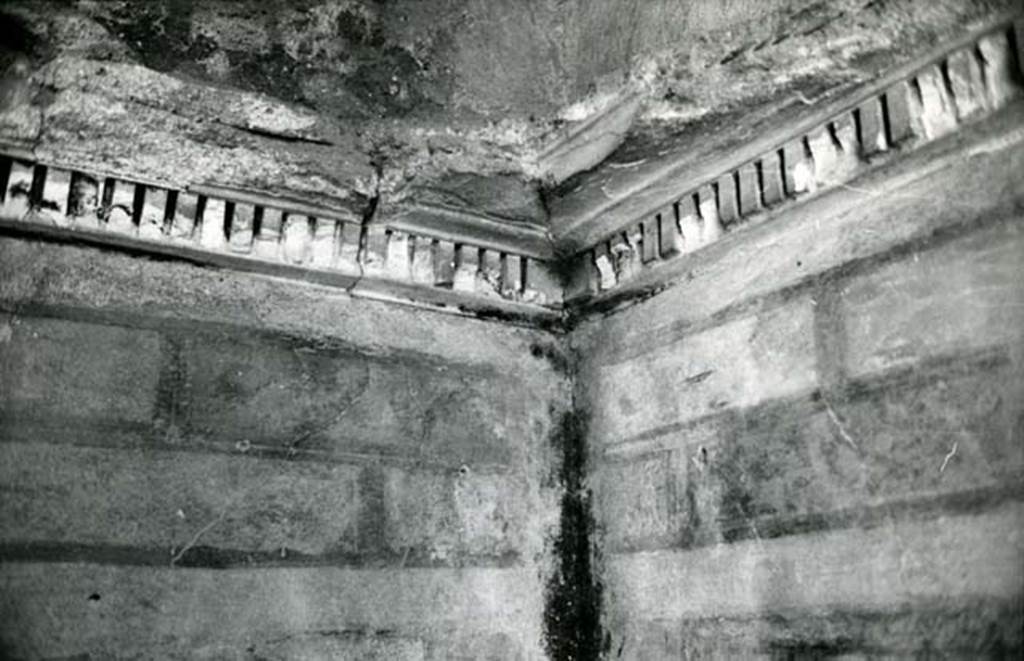 I.13.2 Pompeii. 1974. 
Domus of Sutoria Primigenia, second room left E of atrium, detail of SE corner. Photo courtesy of Anne Laidlaw.
American Academy in Rome, Photographic Archive. Laidlaw collection _P_74_1_24.