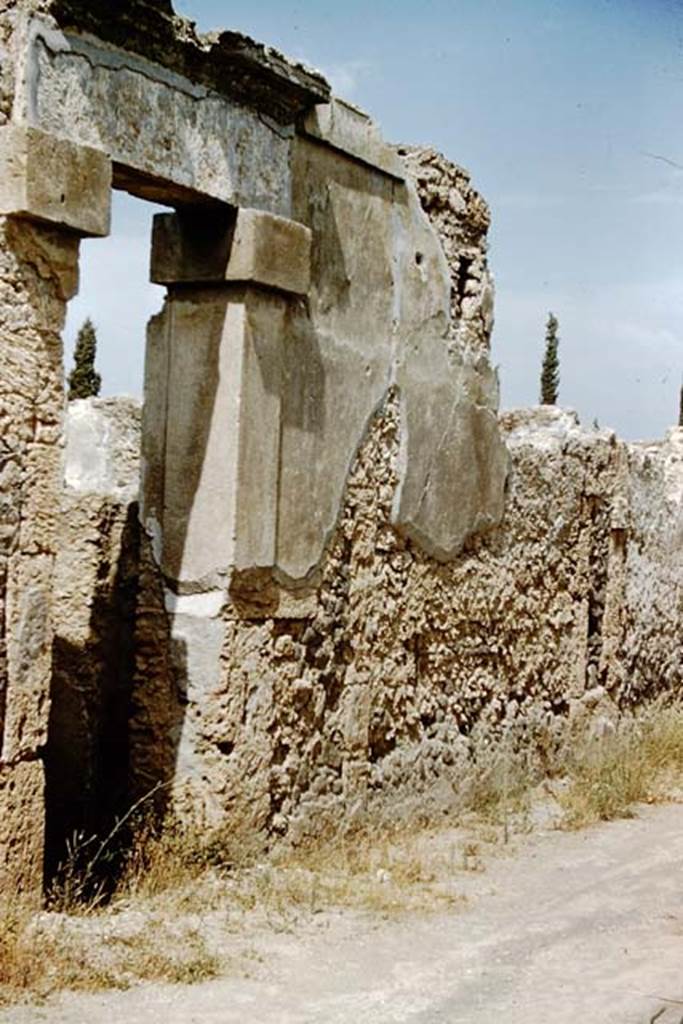 I.13.12 Pompeii. 1959. Entrance doorway on Via di Castricio, looking east. Photo by Stanley A. Jashemski.
Source: The Wilhelmina and Stanley A. Jashemski archive in the University of Maryland Library, Special Collections (See collection page) and made available under the Creative Commons Attribution-Non Commercial License v.4. See Licence and use details.
J59f0513