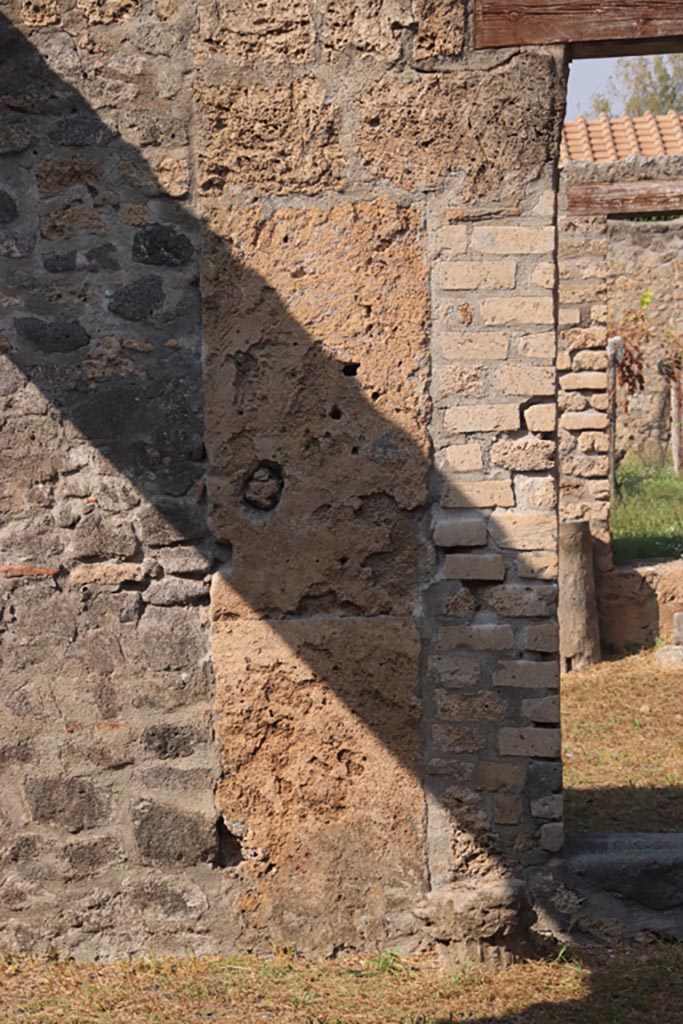 I.13.12 Pompeii. October 2023. 
North wall of atrium, with detail from west side of doorway/window to yard.
Photo courtesy of Klaus Heese.