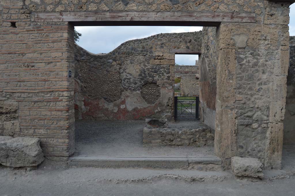 I.13.13 Pompeii. October 2017. Looking towards entrance doorway to bar-room, with two-sided counter.
Foto Taylor Lauritsen, ERC Grant 681269 DÉCOR.