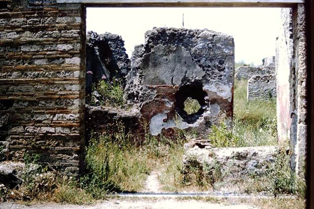 I.13.13 Pompeii. 1964. Looking north across bar-room towards the garden area of I.13.14, linked to I.13.12. Photo by Stanley A. Jashemski.
Source: The Wilhelmina and Stanley A. Jashemski archive in the University of Maryland Library, Special Collections (See collection page) and made available under the Creative Commons Attribution-Non Commercial License v.4. See Licence and use details.
J64f1642