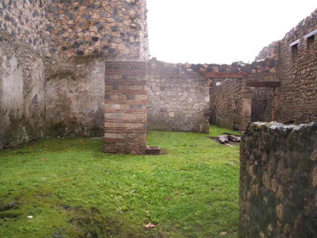 I.14.1 Pompeii. December 2004. Looking west from entrance, across atrium.