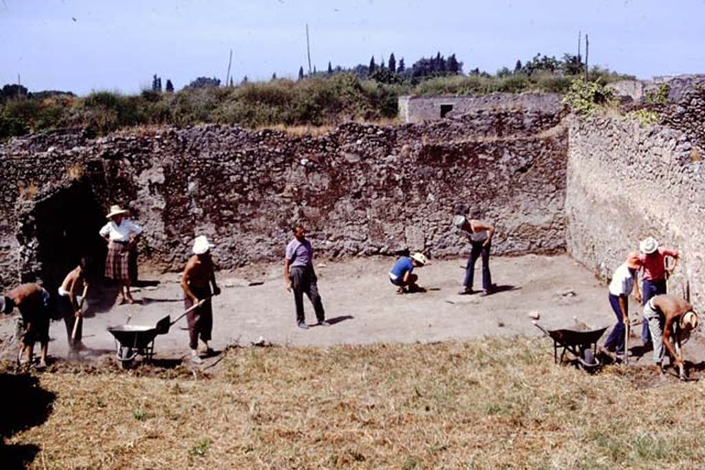 I.14.2 Pompeii. 1972. Looking west across garden area, during excavations. Photo by Stanley A. Jashemski. 
Source: The Wilhelmina and Stanley A. Jashemski archive in the University of Maryland Library, Special Collections (See collection page) and made available under the Creative Commons Attribution-Non Commercial License v.4. See Licence and use details. J72f0182