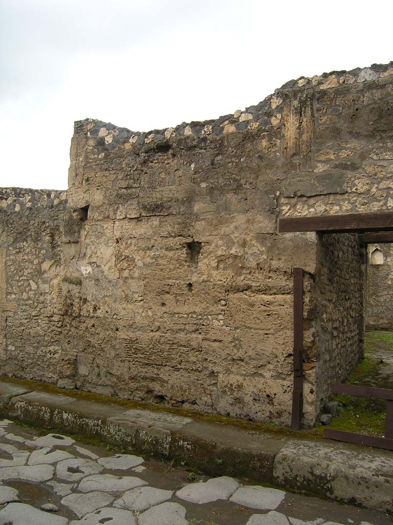I.14.2 Pompeii. July 2008. 
Looking towards front façade on south side of entrance doorway on Via di Nocera.
Photo courtesy of Guilhem Chapelin.