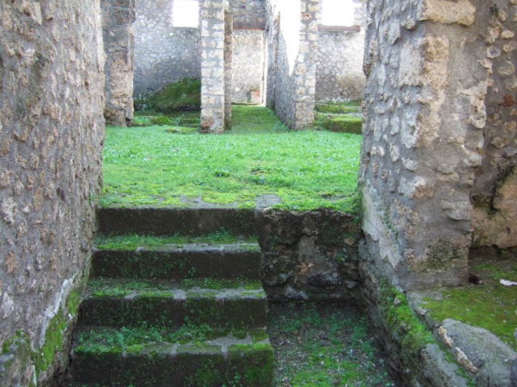 I.14.3 Pompeii. December 2004.In the centre, the corridor leading to the garden area.