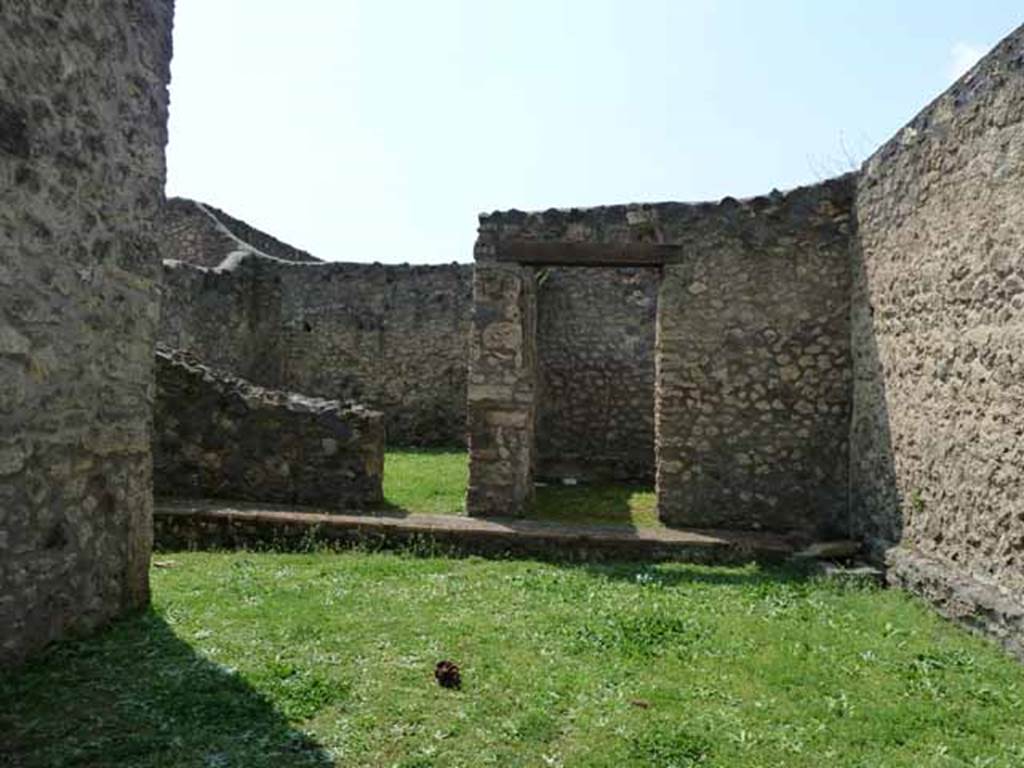 I.14.5 Pompeii. May 2010. Looking west from entrance to two doorways, an oecus and cubiculum.