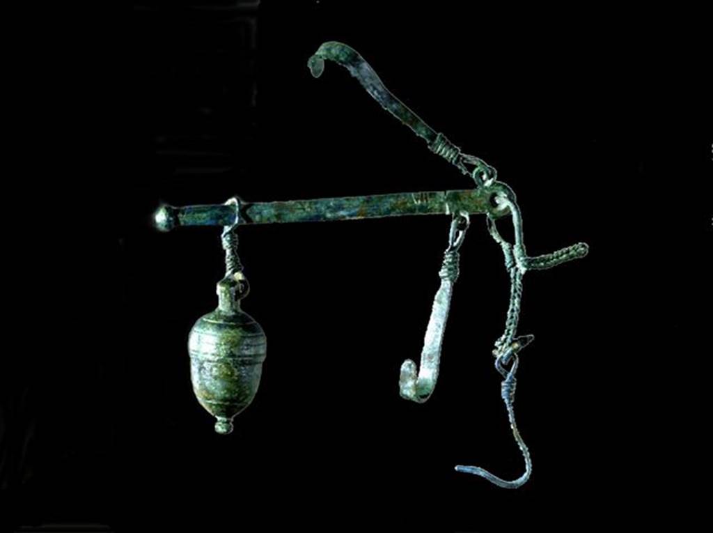I.14.12 Pompeii. Bronze balance. SAP 43368. Photographed at “A Day in Pompeii” exhibition at Melbourne Museum.  September 2009.
