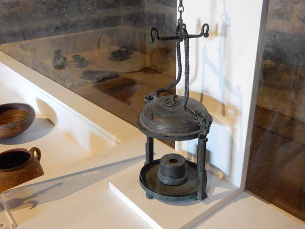 I.14.12, Pompeii. May 2018. Room 13, bronze lantern on display. Bronze lantern (Lanterna in bronzo), inv. no. 43468.   Photo courtesy of Buzz Ferebee