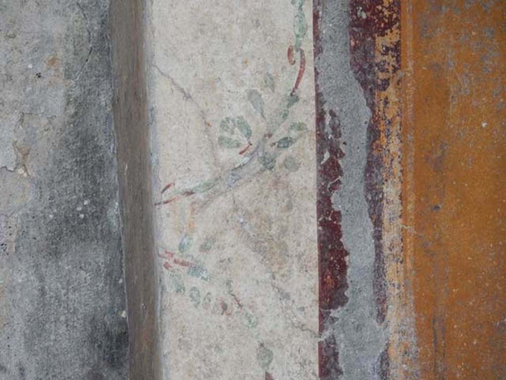 I.14.12, Pompeii. May 2018. Room 3, detail from panel still remaining on lower south wall.
Photo courtesy of Buzz Ferebee.