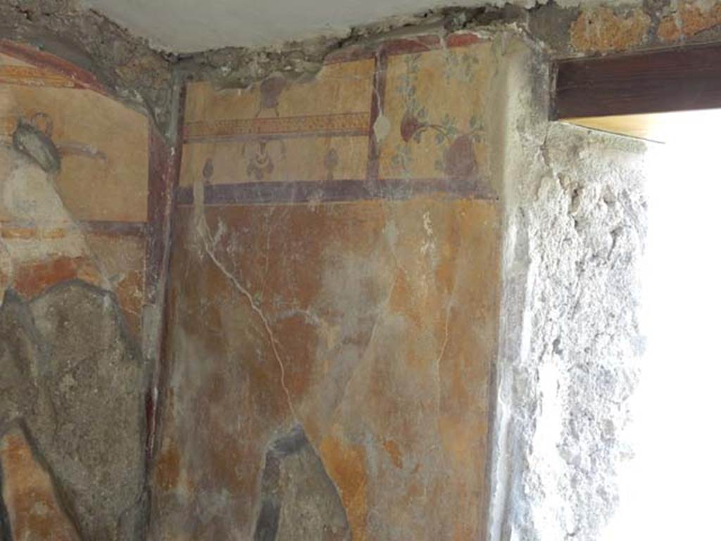 I.14.12, Pompeii. May 2018. Room 3, north-west corner and north wall to west of window.
Photo courtesy of Buzz Ferebee.
