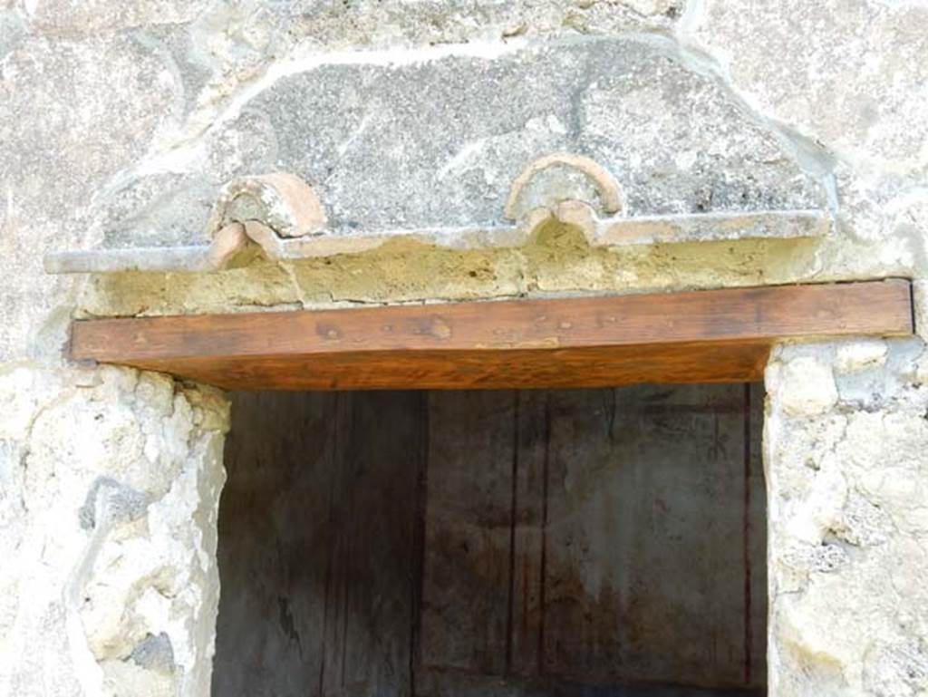 I.14.12, Pompeii. May 2018. Lower exterior window to room 2, from garden area. Photo courtesy of Buzz Ferebee