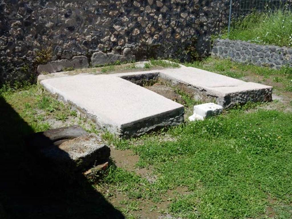 I.14.12, Pompeii. May 2018. Triclinium in garden area, looking north-west from near doorway to room 3. Photo courtesy of Buzz Ferebee.