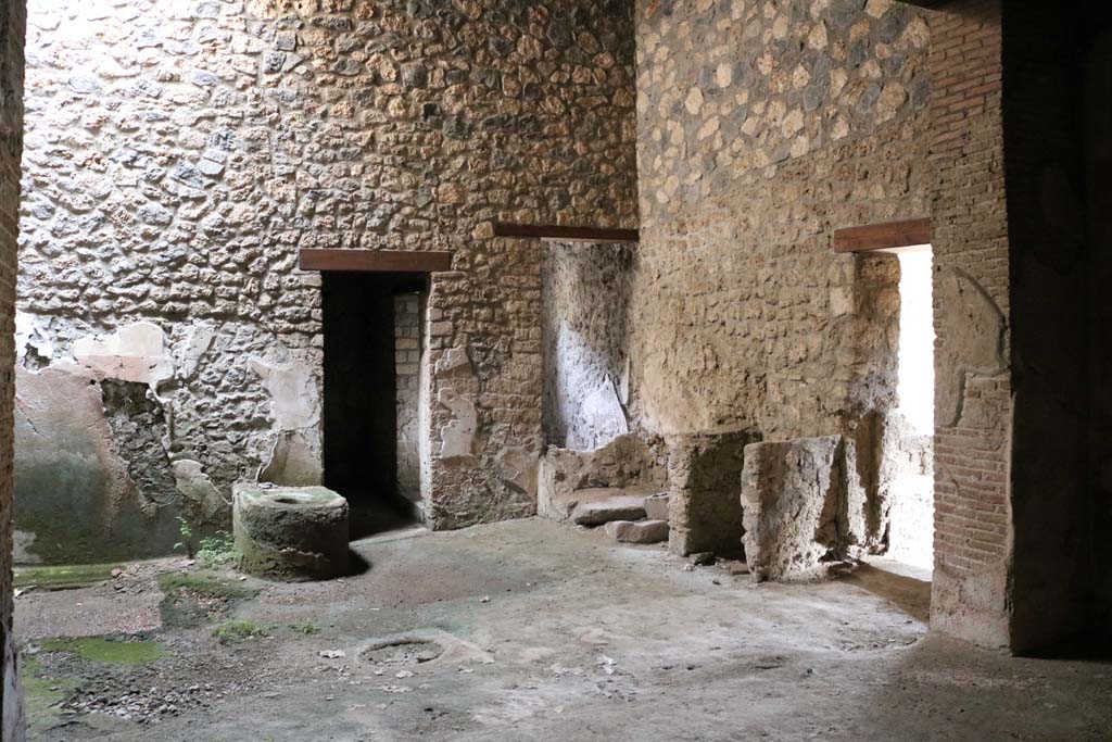 .14.15 Pompeii. December 2018. East side of a room on north side of bar room. 
The doorway to the bar room is on the right of the picture. Photo courtesy of Aude Durand.