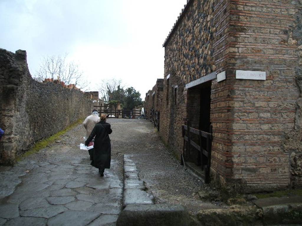 I.20 Pompeii. December 2004. Looking west from Via Nocera.     I.14.15