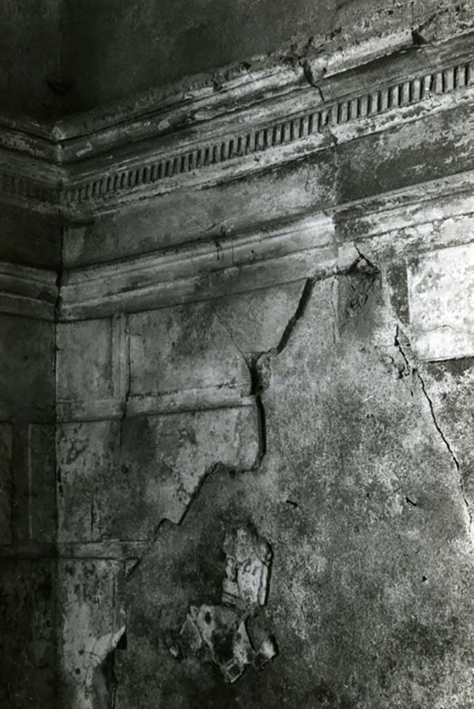 I.15.1 Pompeii. 1968. House, SW corner and W wall. Photo courtesy of Anne Laidlaw.
American Academy in Rome, Photographic Archive. Laidlaw collection _P_68_4_4.