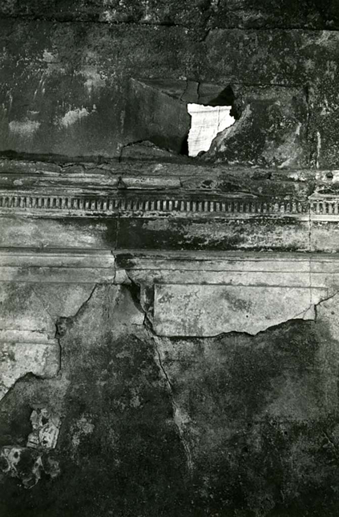 I.15.1 Pompeii. 1972.  
House, room right of fauces, W wall. Photo courtesy of Anne Laidlaw.
American Academy in Rome, Photographic Archive. Laidlaw collection _P_72_18_11.