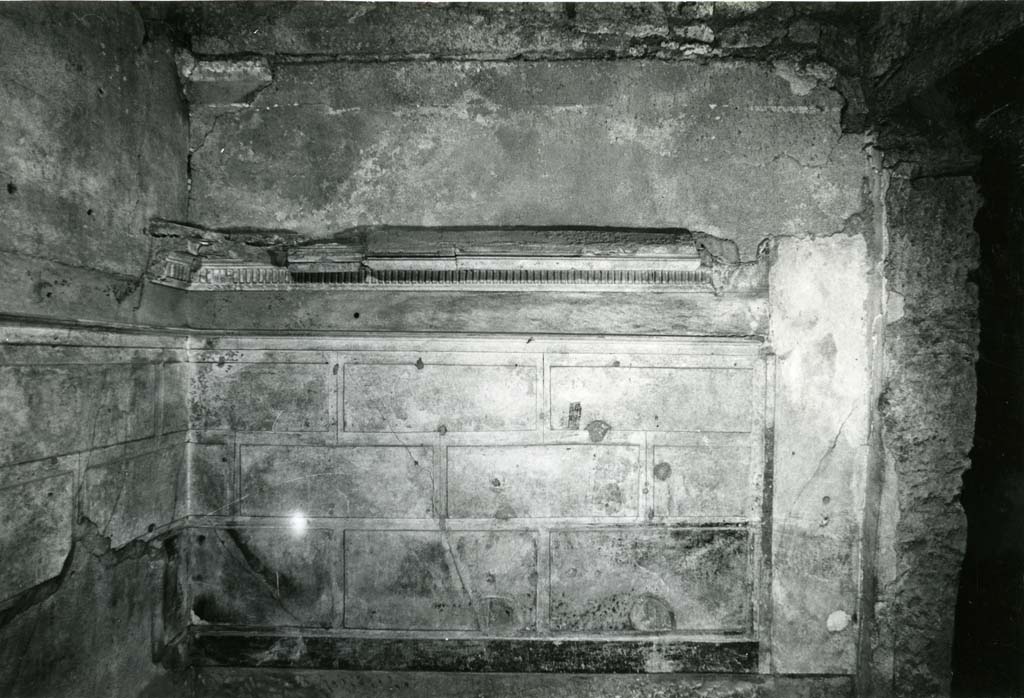 I.15.1 Pompeii. 1972. House, right room, right E wall. Photo courtesy of Anne Laidlaw.
American Academy in Rome, Photographic Archive. Laidlaw collection _P_72_18_4.
