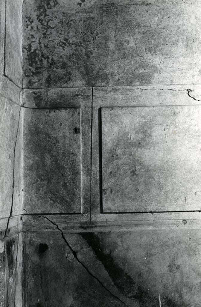 I.15.1 Pompeii. 1972. 
House, room right of fauces, right E wall at north end, details. Photo courtesy of Anne Laidlaw.
American Academy in Rome, Photographic Archive. Laidlaw collection _P_72_18_20.
