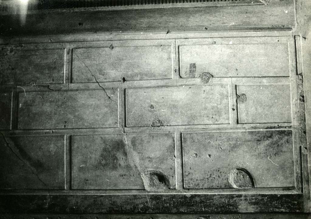 I.15.1 Pompeii. 1966. House, room right W of fauces, E wall. Photo courtesy of Anne Laidlaw.
American Academy in Rome, Photographic Archive. Laidlaw collection _P_66_3_34.