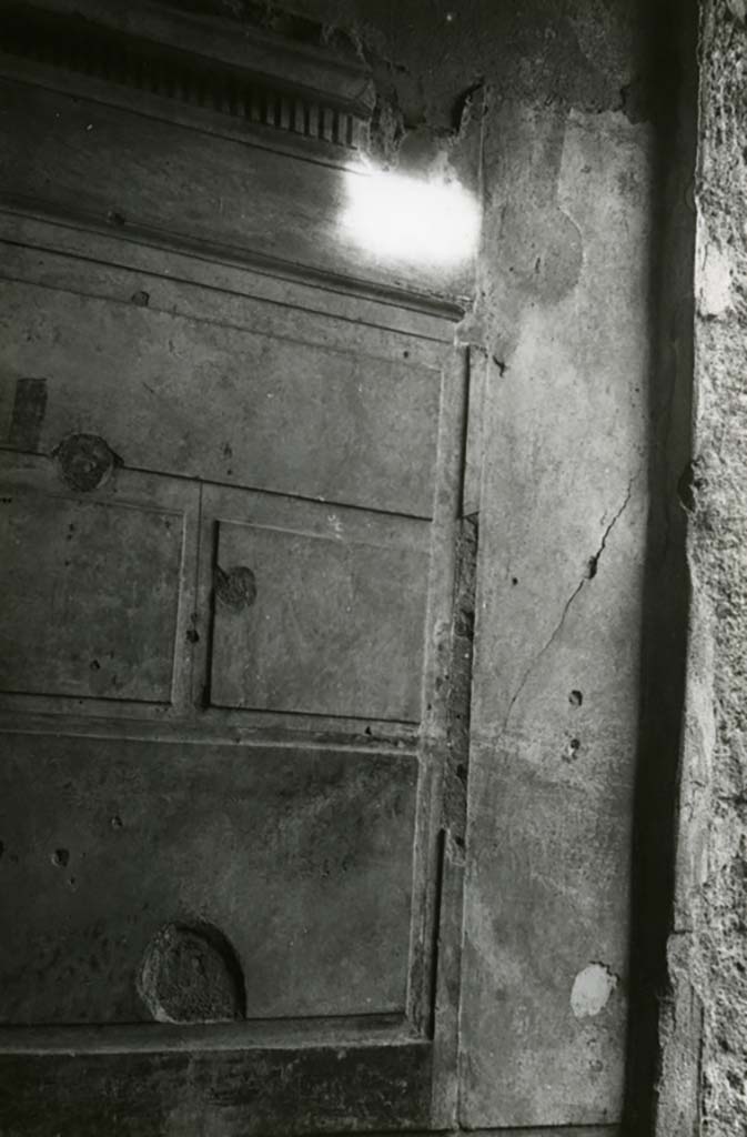 I.15.1 Pompeii. 1968. House, right E wall at south end. Photo courtesy of Anne Laidlaw.
American Academy in Rome, Photographic Archive. Laidlaw collection _P_68_4_2.