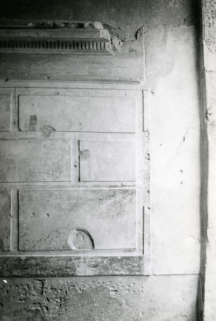 I.15.1 Pompeii. 1966. 
House, room right W of fauces, E wall. Photo courtesy of Anne Laidlaw.
American Academy in Rome, Photographic Archive. Laidlaw collection _P_66_3_33.