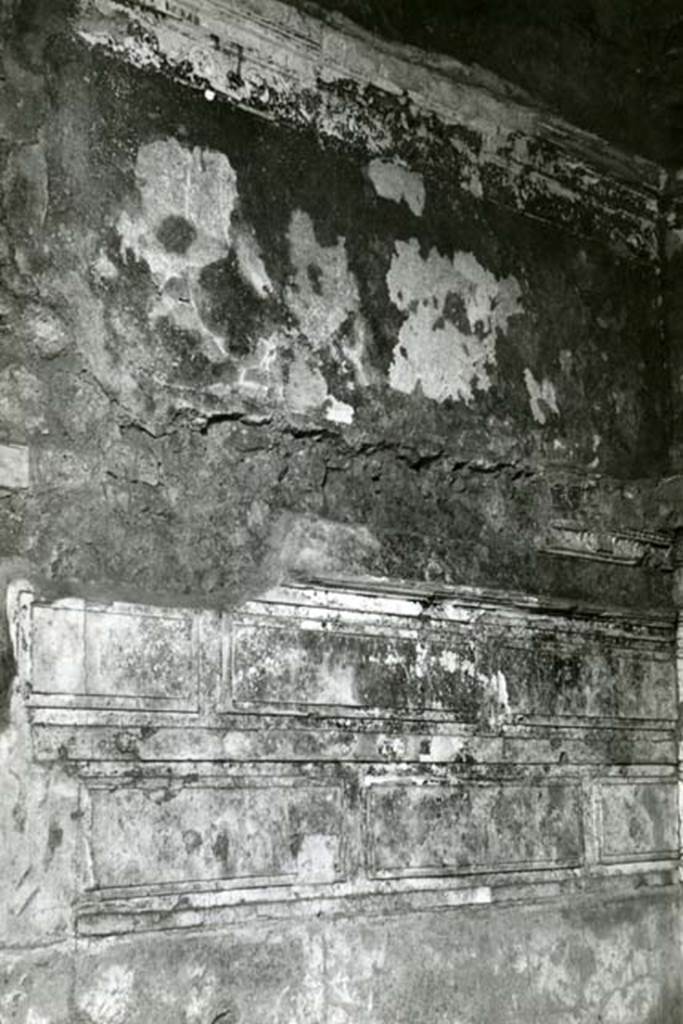 I.15.3 Pompeii. 1968. Room 6. House of Ship Europa, W cubiculum, left W wall.  Photo courtesy of Anne Laidlaw.
American Academy in Rome, Photographic Archive. Laidlaw collection _P_68_3_21.