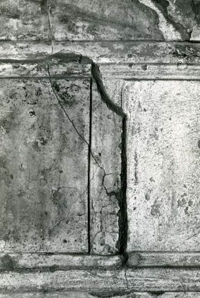 I.15.3 Pompeii. 1975. Room 6. House of Ship Europa, W cubiculum, left W wall, detail of execution.  Photo courtesy of Anne Laidlaw.
American Academy in Rome, Photographic Archive. Laidlaw collection _P_75_2_31.