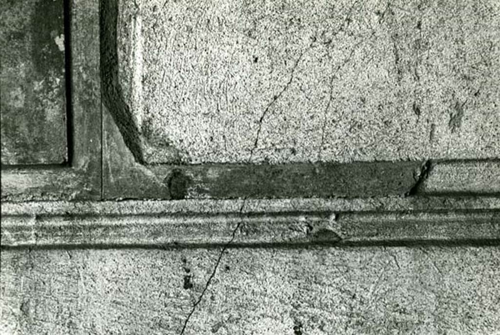 I.15.3 Pompeii. 1975. Room 6. House of Ship Europa, W cubiculum, left W wall, detail of execution.   Photo courtesy of Anne Laidlaw.
American Academy in Rome, Photographic Archive. Laidlaw collection _P_75_2_32.