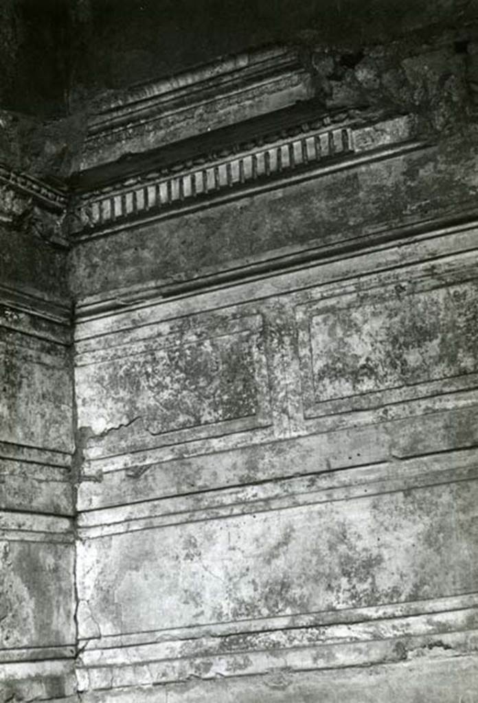 I.15.3 Pompeii. 1968. Room 6. House of Ship Europa, cubiculum, back N wall.  Photo courtesy of Anne Laidlaw.
American Academy in Rome, Photographic Archive. Laidlaw collection _P_68_3_26.