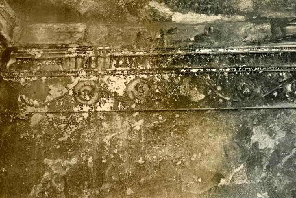 I.15.3 Pompeii. 1972. Room 6. House of Ship Europa, W cubiculum, back N wall, details of rosettes.  Photo courtesy of Anne Laidlaw.
American Academy in Rome, Photographic Archive. Laidlaw collection _P_72_17_20.
