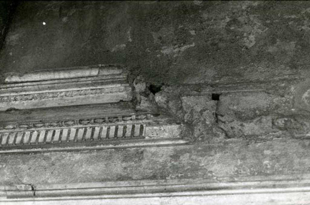 I.15.3 Pompeii. 1979. Room 6. House of Ship Europa, W cubiculum, detail of execution N wall.  
Photo courtesy of Anne Laidlaw.
American Academy in Rome, Photographic Archive. Laidlaw collection _P_79_1_11.