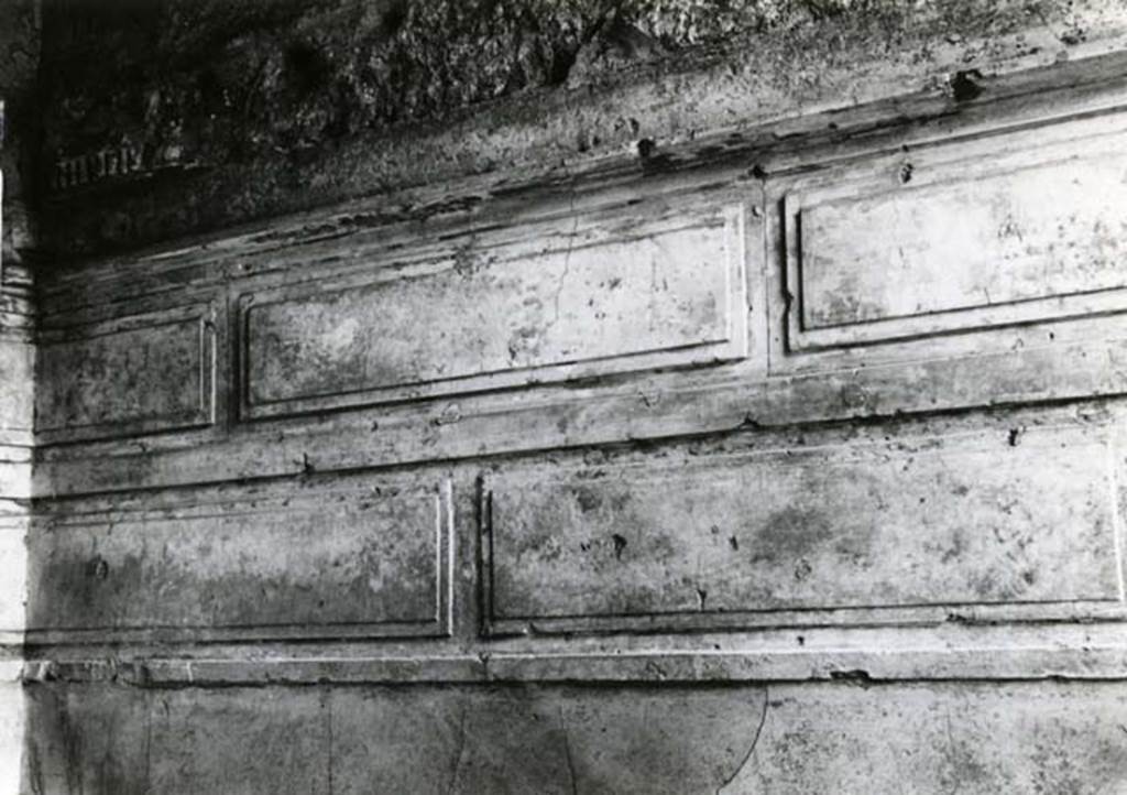 I.15.3 Pompeii. 1968. Room 6. House of Ship Europa, W cubiculum, rosettes, right E wall.  
Photo courtesy of Anne Laidlaw.
American Academy in Rome, Photographic Archive. Laidlaw collection _P_68_3_24.
