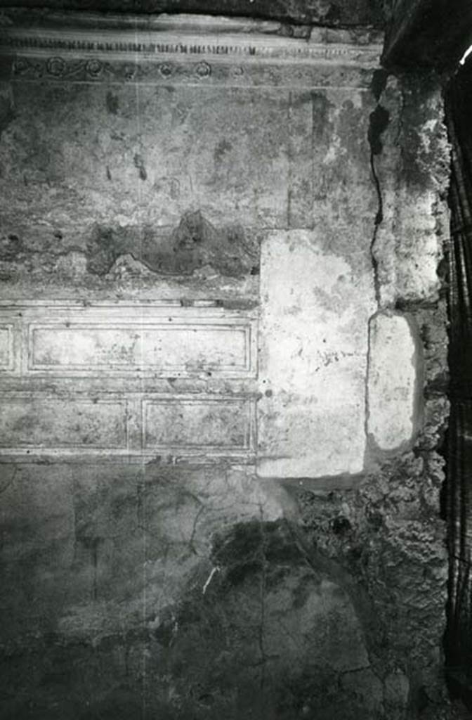 I.15.3 Pompeii. 1972. Room 6. House of Ship Europa, W cubiculum, right E wall.  Photo courtesy of Anne Laidlaw.
American Academy in Rome, Photographic Archive. Laidlaw collection _P_72_16_25.