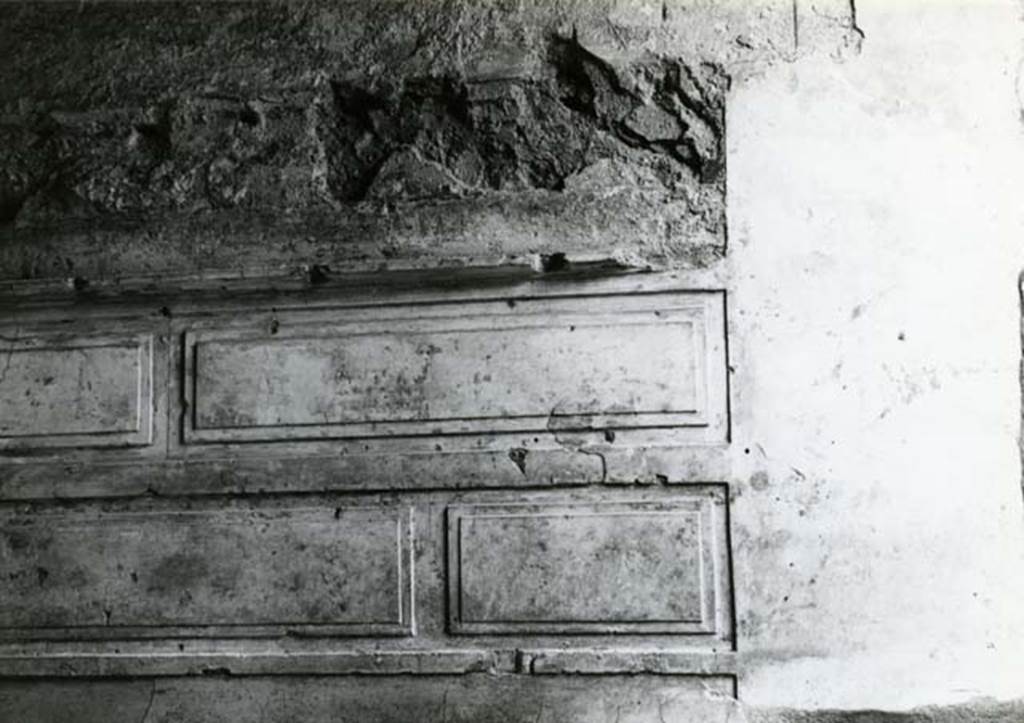 I.15.3 Pompeii. 1968. Room 6. House of Ship Europa, W cubiculum, rosettes, right E wall.  
Photo courtesy of Anne Laidlaw.
American Academy in Rome, Photographic Archive. Laidlaw collection _P_68_3_22.