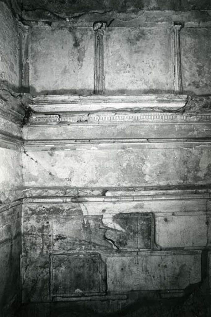 I.15.3 Pompeii. 1972. Room 4. House of Ship Europa, E cubiculum, left SW corner and W wall.  
Photo courtesy of Anne Laidlaw.
American Academy in Rome, Photographic Archive. Laidlaw collection _P_72_15_21.