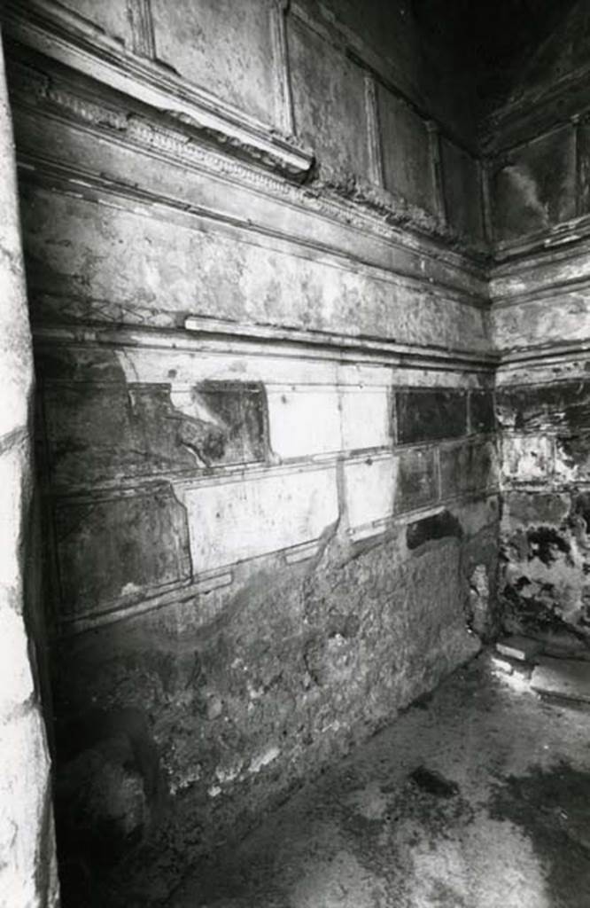 I.15.3 Pompeii. 1980. Room 4. House of Ship Europa, W cubiculum, left W wall, overall.  
Photo courtesy of Anne Laidlaw.
American Academy in Rome, Photographic Archive. Laidlaw collection _P_80_3_4.