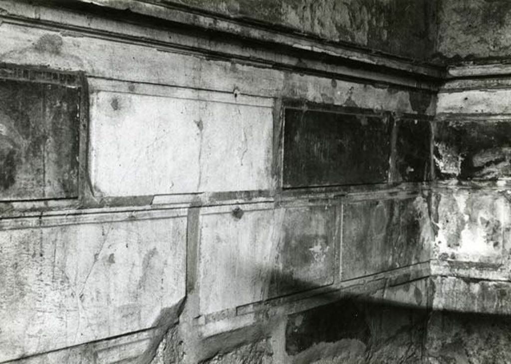 I.15.3 Pompeii. 1968. Room 4. House of Ship Europa, E cubiculum, left W wall.  Photo courtesy of Anne Laidlaw.
American Academy in Rome, Photographic Archive. Laidlaw collection _P_68_3_28.