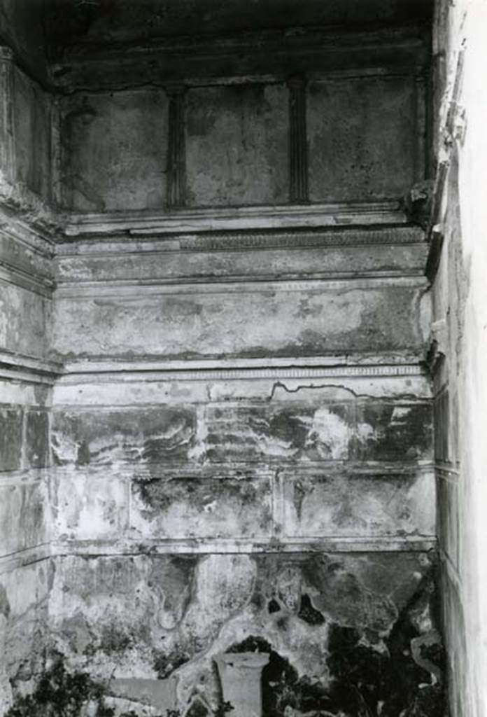 I.15.3 Pompeii. 1968. Room 4. House of Ship Europa, cubiculum, back N wall.  Photo courtesy of Anne Laidlaw.
American Academy in Rome, Photographic Archive. Laidlaw collection _P_68_3_27.