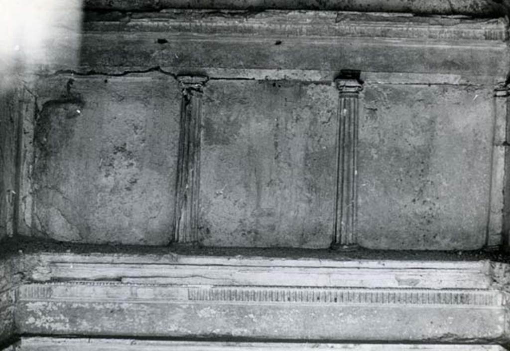 I.15.3 Pompeii. 1966. Room 4. House of Ship Europa, cubiculum to E of fauces, N wall.  
Photo courtesy of Anne Laidlaw.
American Academy in Rome, Photographic Archive. Laidlaw collection _P_66_2_12.
