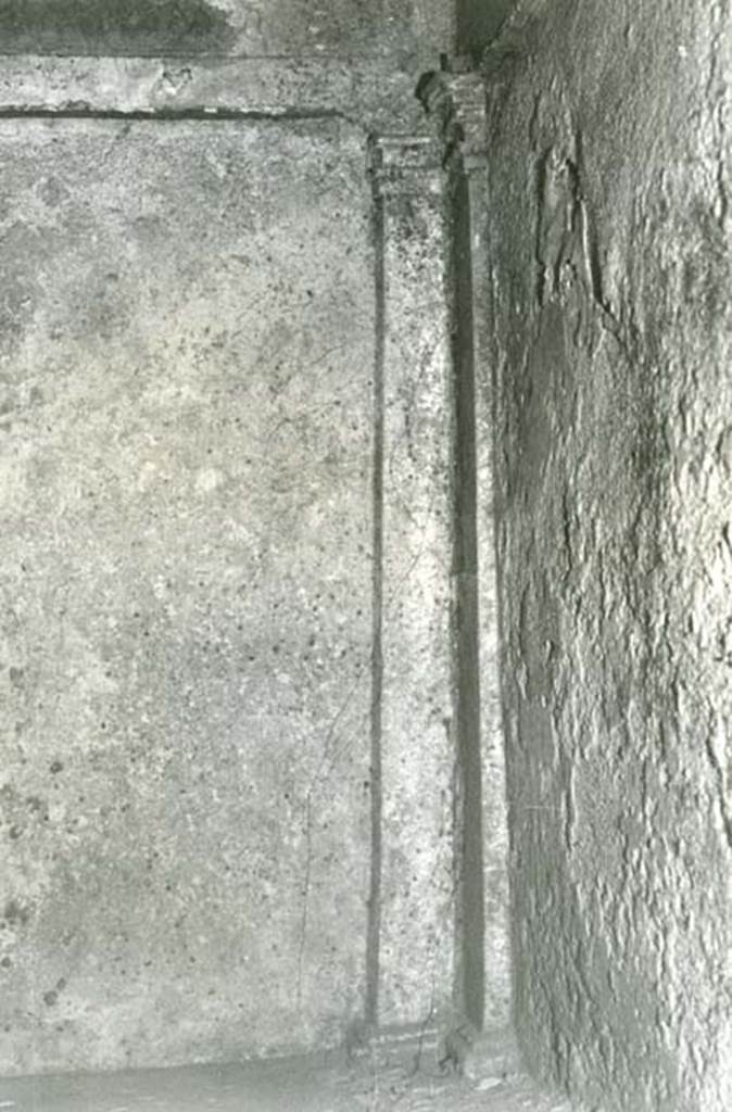 I.15.3 Pompeii. 1972. Room 4. House of Ship Europa, W cubiculum, detail of pilaster.  
Photo courtesy of Anne Laidlaw.
American Academy in Rome, Photographic Archive. Laidlaw collection _P_72_17_28.