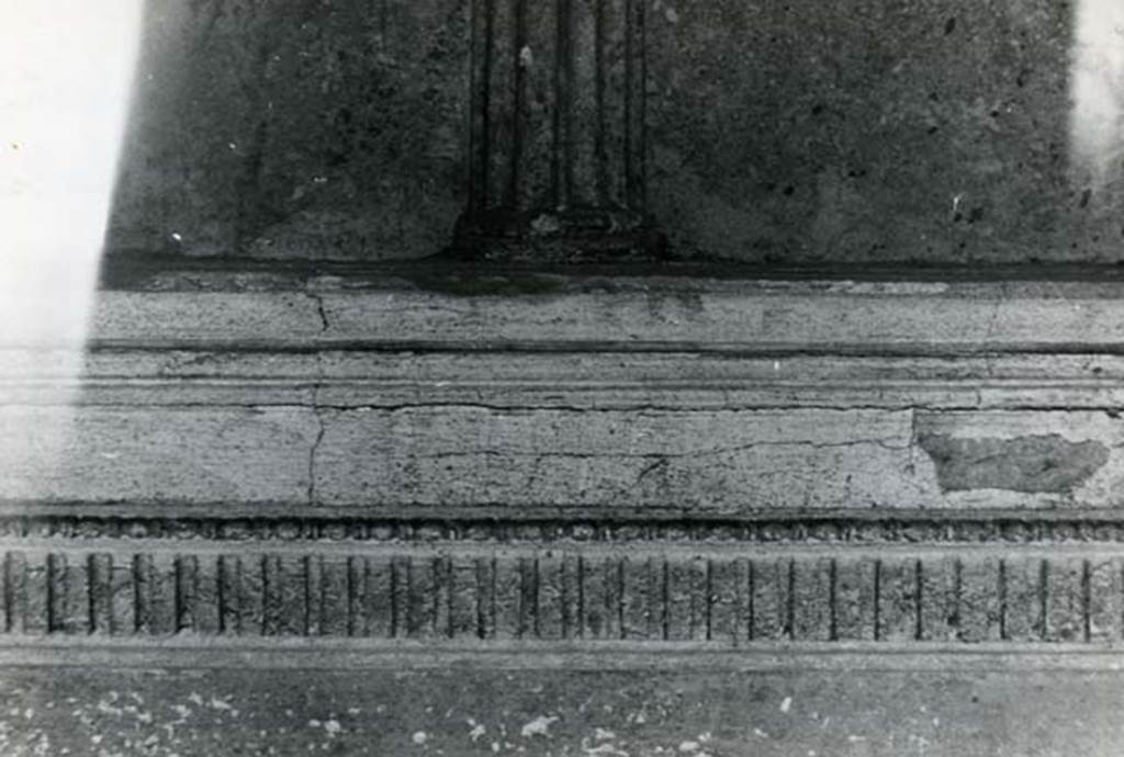 I.15.3 Pompeii. 1966. Room 4. House of Ship Europa, cubiculum to E of fauces, N wall, dentil cornice.  Photo courtesy of Anne Laidlaw.
American Academy in Rome, Photographic Archive. Laidlaw collection _P_66_2_16