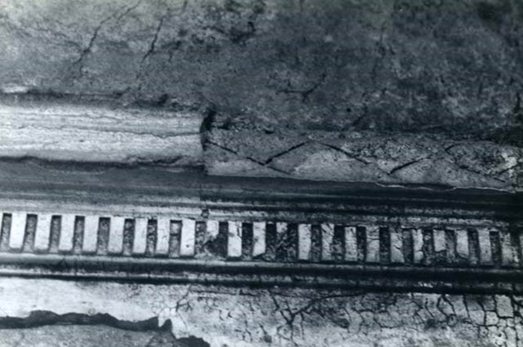 I.15.3 Pompeii. 1979. Room 4. House of Ship Europa, W cubiculum, detail of execution on N wall near NE corner.  Photo courtesy of Anne Laidlaw.
American Academy in Rome, Photographic Archive. Laidlaw collection _P_79_1_10.