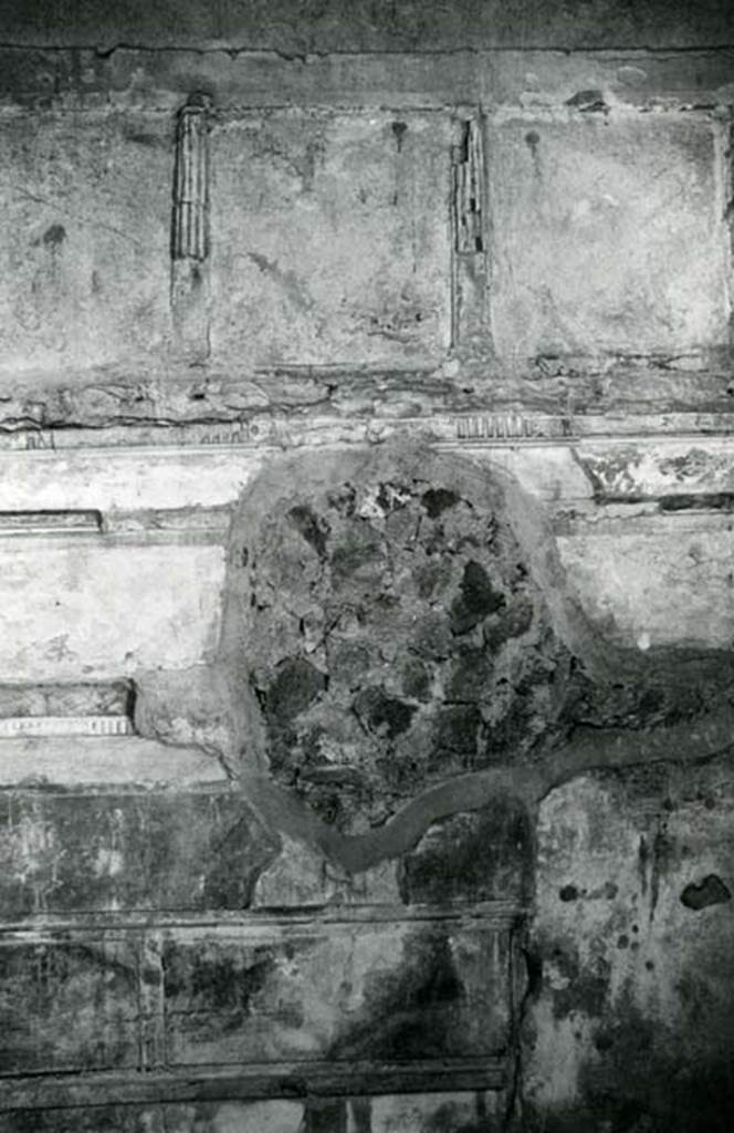 I.15.3 Pompeii. 1972. Room 4. House of Ship Europa, E cubiculum. E wall. Photo courtesy of Anne Laidlaw.
American Academy in Rome, Photographic Archive. Laidlaw collection _P_72_16_2.