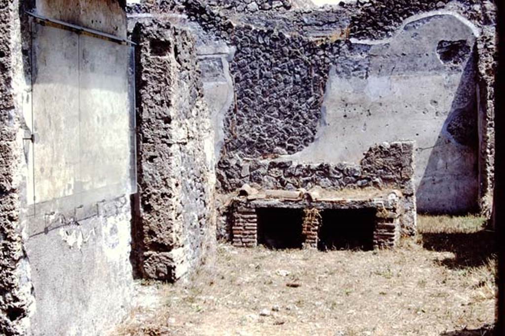 I.15.3 Pompeii. 1972. Looking east along north side of portico 10 of peristyle 13. Photo by Stanley A. Jashemski. 
Source: The Wilhelmina and Stanley A. Jashemski archive in the University of Maryland Library, Special Collections (See collection page) and made available under the Creative Commons Attribution-Non Commercial License v.4. See Licence and use details.
J72f0654