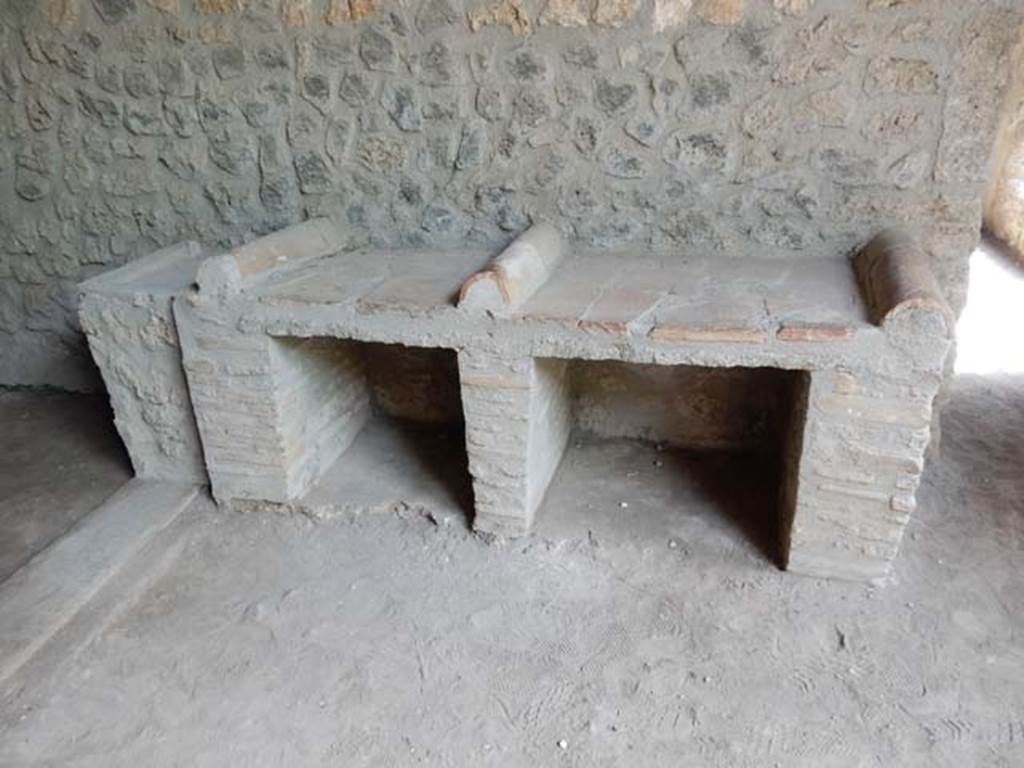 I.15.3 Pompeii. May 2015. Bench or hearth at east end of north side of portico 10. 
Photo courtesy of Buzz Ferebee.