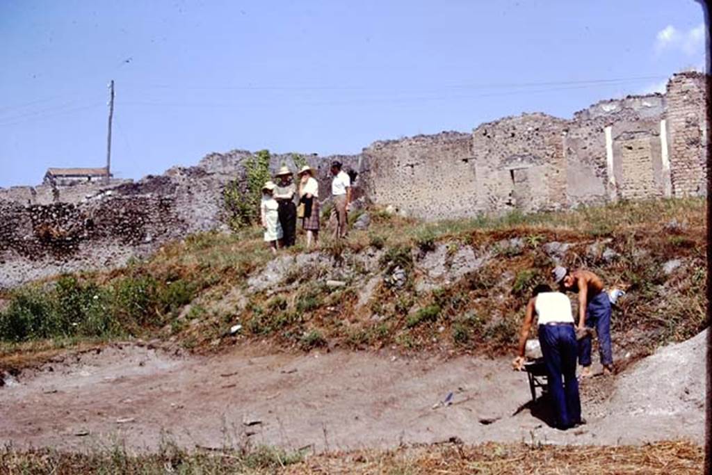 I.15.3 Pompeii. 1972. Looking north-west. Photo by Stanley A. Jashemski. 
Source: The Wilhelmina and Stanley A. Jashemski archive in the University of Maryland Library, Special Collections (See collection page) and made available under the Creative Commons Attribution-Non Commercial License v.4. See Licence and use details. J72f0230