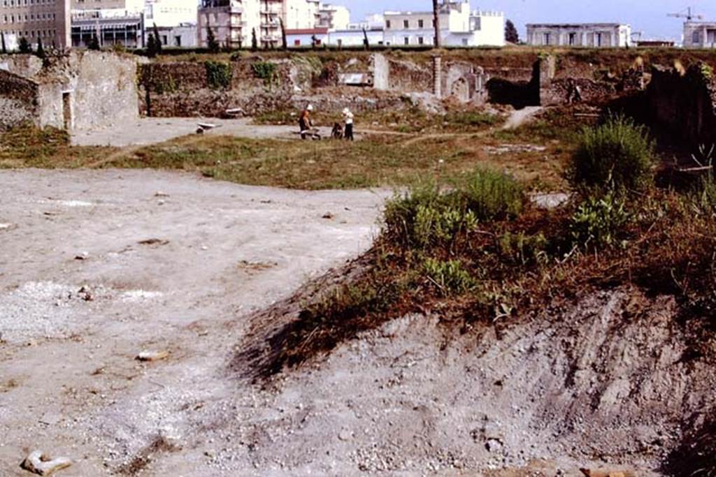 I.15.3 Pompeii. 1972. Looking south. Photo by Stanley A. Jashemski. 
Source: The Wilhelmina and Stanley A. Jashemski archive in the University of Maryland Library, Special Collections (See collection page) and made available under the Creative Commons Attribution-Non Commercial License v.4. See Licence and use details. J72f0302