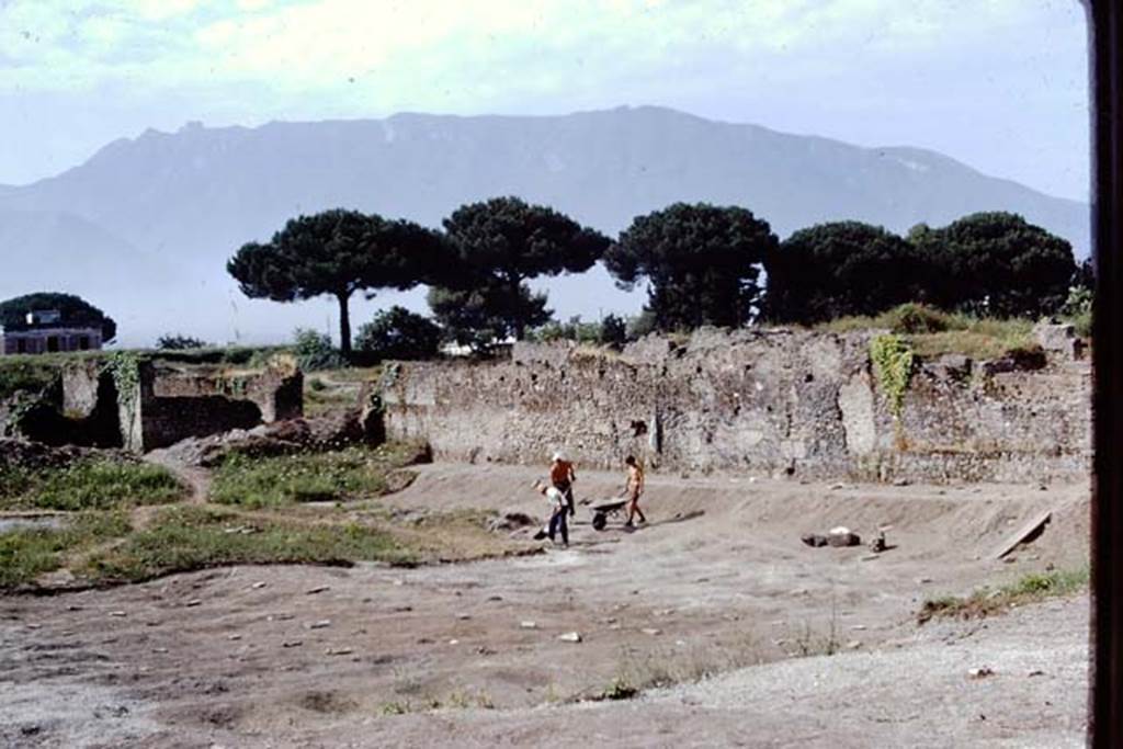 I.15.3 Pompeii. 1972. Looking towards south-west corner of site. Photo by Stanley A. Jashemski. 
Source: The Wilhelmina and Stanley A. Jashemski archive in the University of Maryland Library, Special Collections (See collection page) and made available under the Creative Commons Attribution-Non Commercial License v.4. See Licence and use details. J72f0416