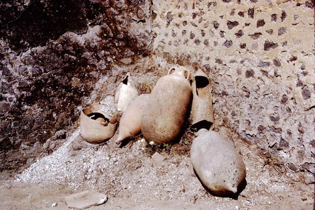 I.15.3 Pompeii. 1972. Terracotta pots in north-west corner. Photo by Stanley A. Jashemski. 
Source: The Wilhelmina and Stanley A. Jashemski archive in the University of Maryland Library, Special Collections (See collection page) and made available under the Creative Commons Attribution-Non Commercial License v.4. See Licence and use details. J72f0607