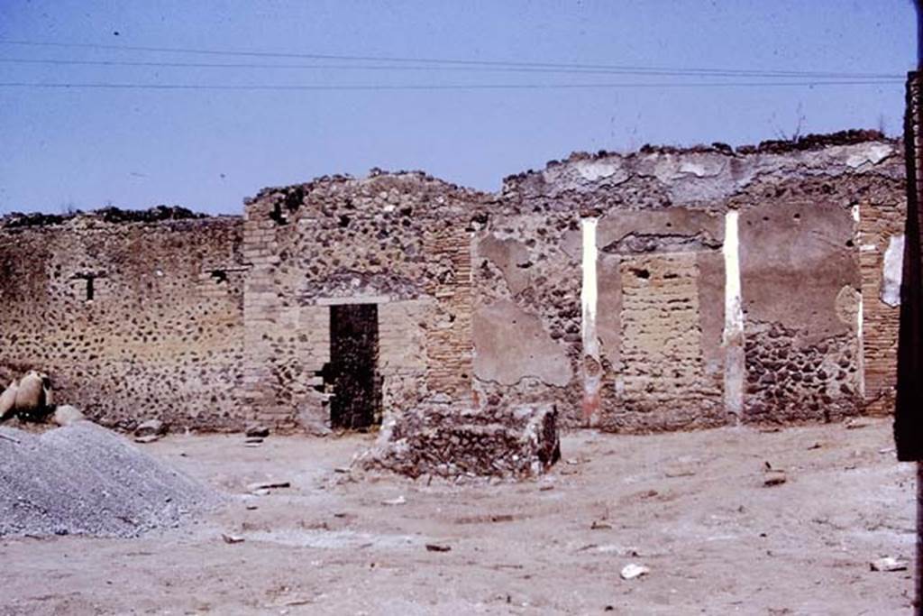 I.15.3 Pompeii. 1972. Garden 14 looking north to rear and doorway to portico 10. Photo by Stanley A. Jashemski. 
Source: The Wilhelmina and Stanley A. Jashemski archive in the University of Maryland Library, Special Collections (See collection page) and made available under the Creative Commons Attribution-Non Commercial License v.4. See Licence and use details.
J72f0585
